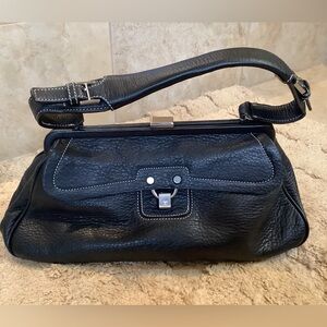 Vintage Tommy Hilfiger pebbled leather kiss lock handbag   Black